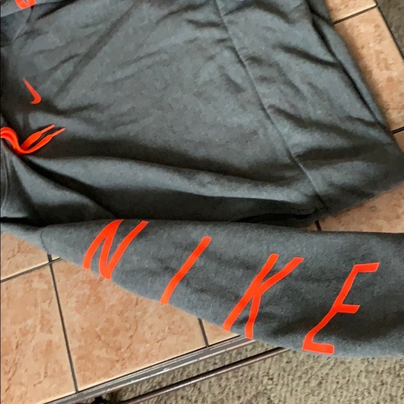 Nike - Picture 3 of 3